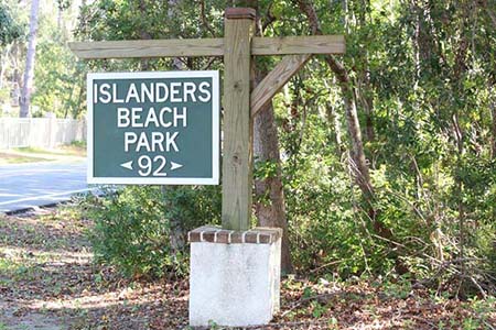 Islanders Beach Park Sign